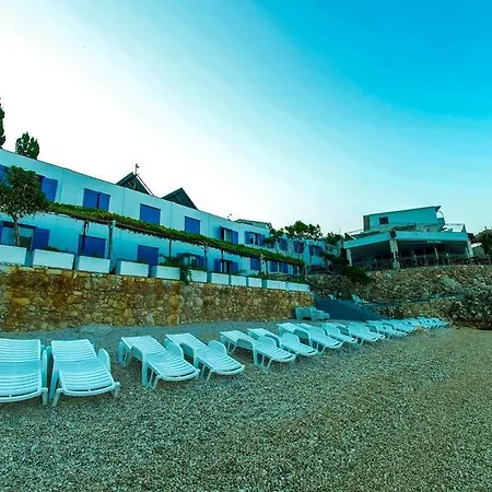 By The Sea Makarska 3329 3* 드라슈니체