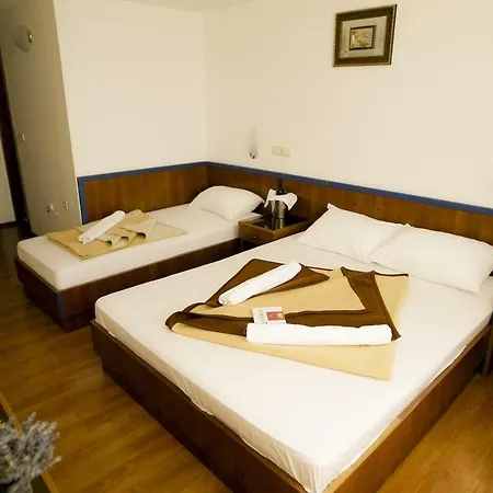 By The Sea Makarska 3329 3* 드라슈니체