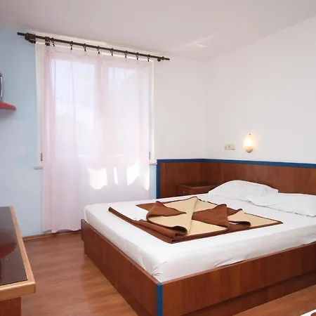 By The Sea Makarska 3329 3* 드라슈니체